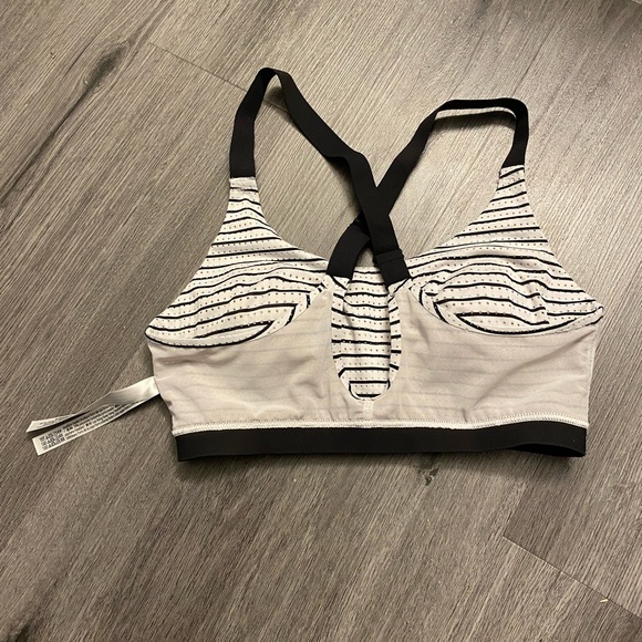 Victoria secret sports bra black and white striped - Picture 3 of 6